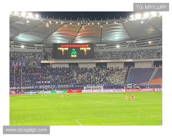 恒大与东方的激烈冲突视频揭示足球场上的紧张局势与球员情绪 恒大与东方的激烈冲突视频揭示足球场上的紧张局势与球员情绪